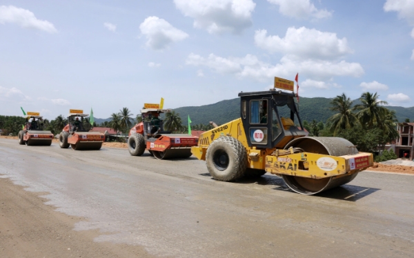 Đẩy nhanh hạ tầng chiến lược, phấn đấu tăng trưởng từ 10% trong năm 2026