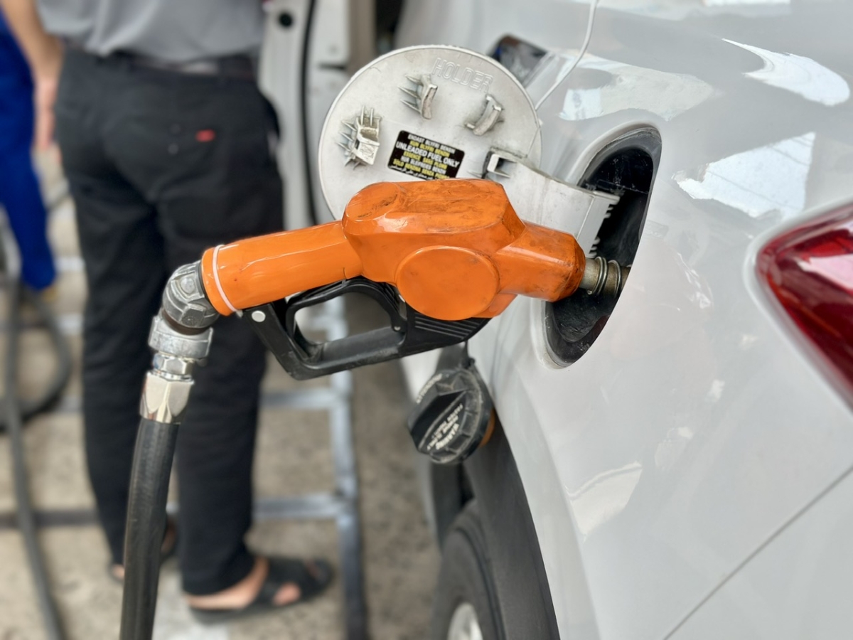 Ch&iacute;nh phủ hạ thuế nhập khẩu ưu đ&atilde;i xăng dầu xuống 0%