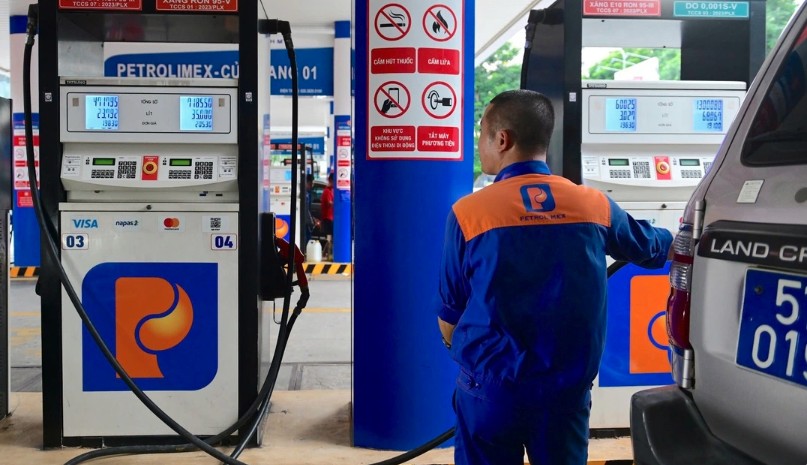 Bộ T&agrave;i ch&iacute;nh đề xuất giảm tới 50% thuế bảo vệ m&ocirc;i trường để hạ gi&aacute; nhi&ecirc;n liệu