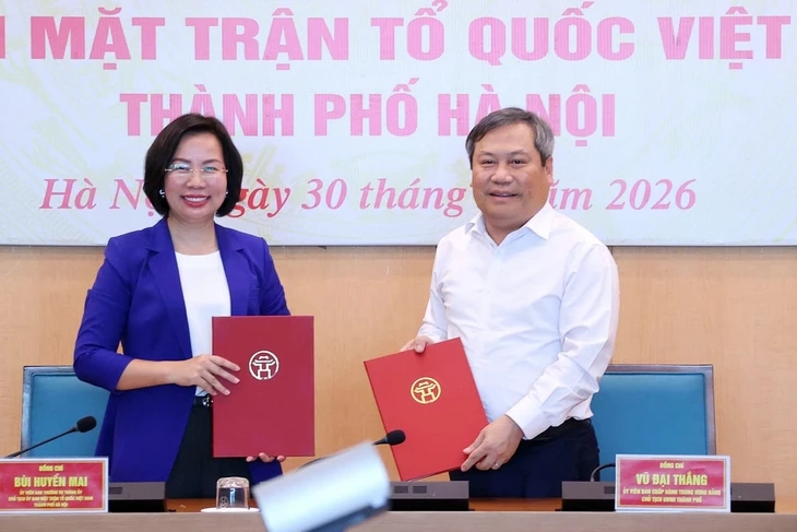 Chuyển giao nguy&ecirc;n trạng 18 hội về trực thuộc Uỷ ban MTTQ Việt Nam th&agrave;nh phố H&agrave; Nội