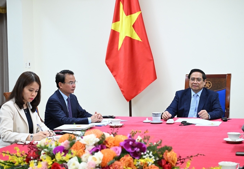 Thủ tướng Phạm Minh Ch&iacute;nh điện đ&agrave;m với l&atilde;nh đạo Qatar v&agrave; UAE: Th&uacute;c đẩy đối thoại ho&agrave; b&igrave;nh, tăng cường hợp t&aacute;c năng lượng