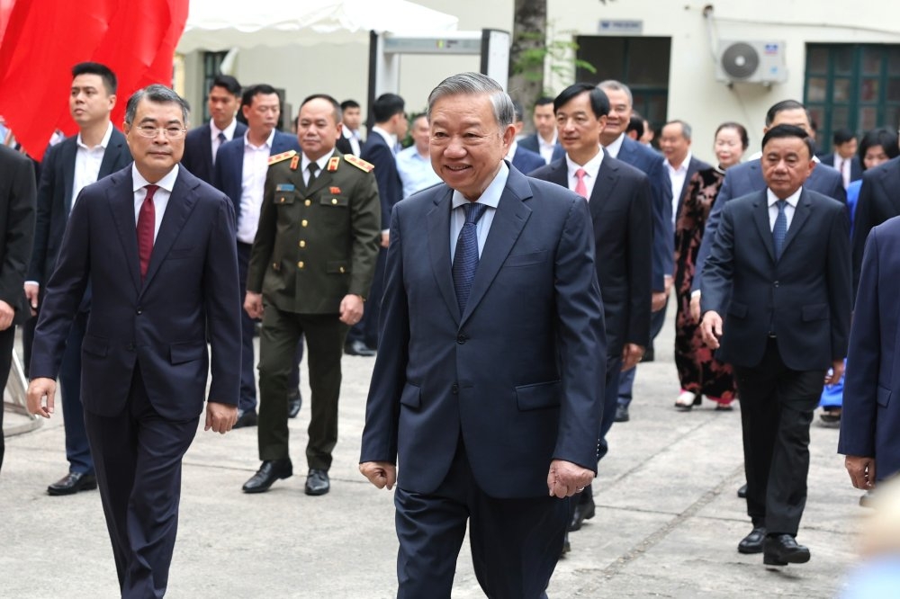 C&aacute;c đồng ch&iacute; l&atilde;nh đạo Đảng, Nh&agrave; nước thực hiện quyền cử tri