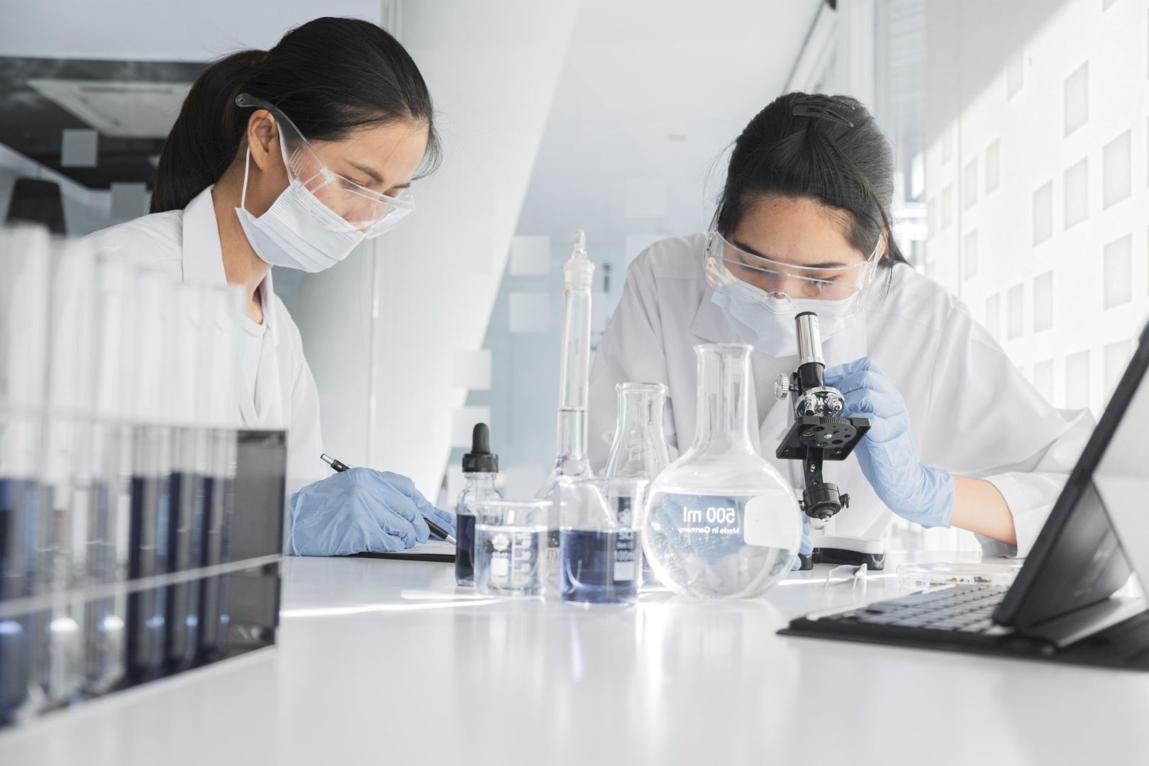 Đề xuất chính sách trọng dụng nhà khoa học, kỹ sư trẻ tài năng: Được xếp lương từ bậc 3 trở lên của chức danh tương ứng