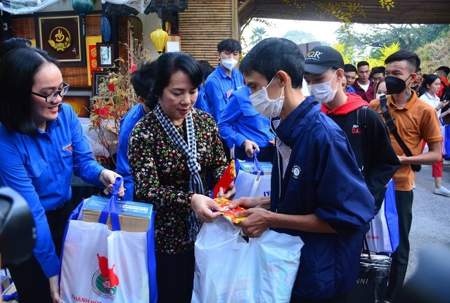 Thưởng Tết Nguy&ecirc;n đ&aacute;n cao nhất tại TP Hồ Ch&iacute; Minh hơn 1,8 tỷ đồng
