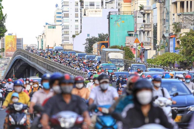 Nghiên cứu đẩy nhanh lộ trình áp dụng quy chuẩn khí thải ô tô, xe máy tại Hà Nội và TP. Hồ Chí Minh