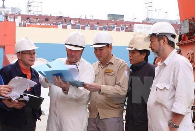 Đề xuất thí điểm liên thông thủ tục cấp giấy phép cho lao động nước ngoài tại Việt Nam