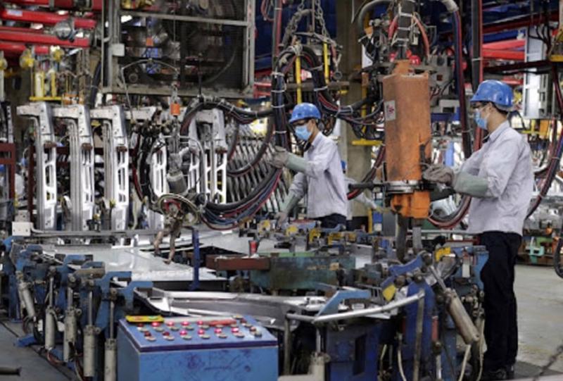 PMI dưới ngưỡng 50 điểm, ngành sản xuất Việt Nam suy giảm nhẹ trong tháng cuối năm