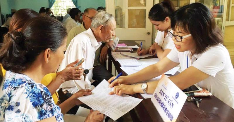 Ưu tiên cho nghỉ hưu sớm với người còn ít thời gian công tác